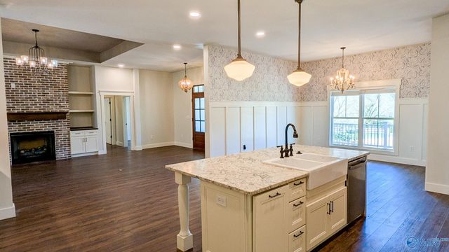 1409 Dug Hill Road, Brownsboro, AL 35741