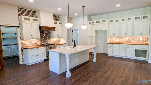 1409 Dug Hill Road, Brownsboro, AL 35741