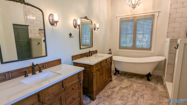 1409 Dug Hill Road, Brownsboro, AL 35741