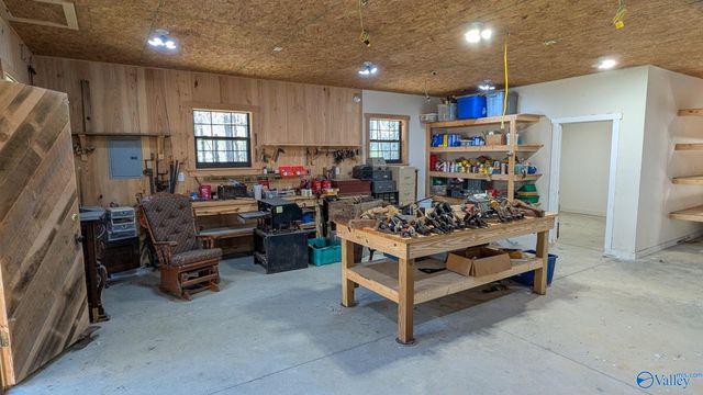 1409 Dug Hill Road, Brownsboro, AL 35741