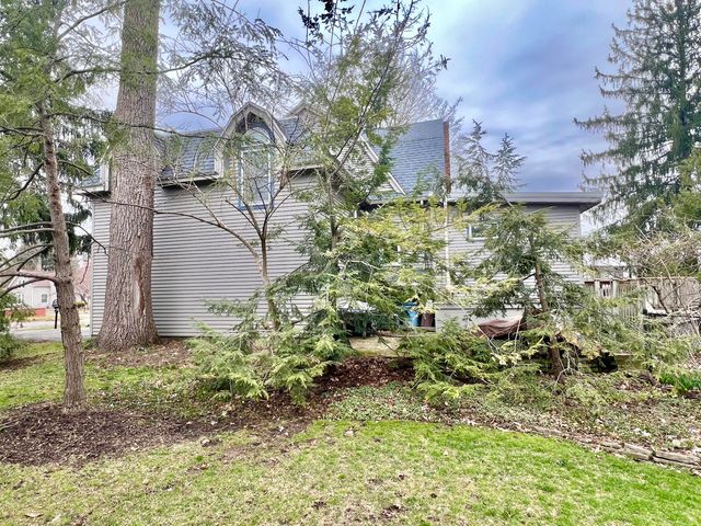 135 Budlong Street, Hillsdale, MI 49242