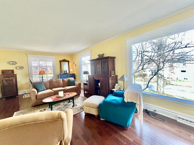 135 Budlong Street, Hillsdale, MI 49242