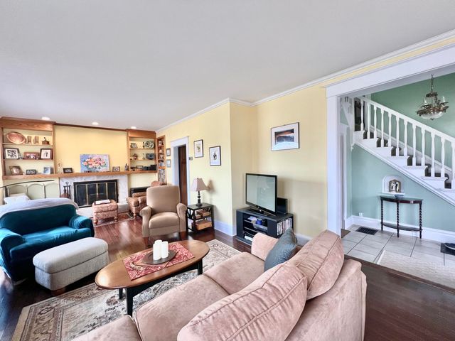 135 Budlong Street, Hillsdale, MI 49242