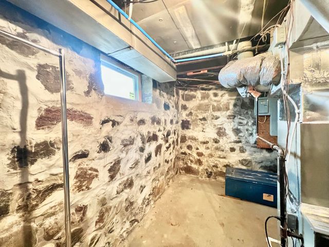 135 Budlong Street, Hillsdale, MI 49242