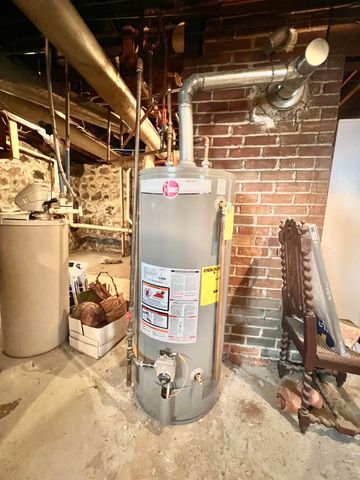 135 Budlong Street, Hillsdale, MI 49242