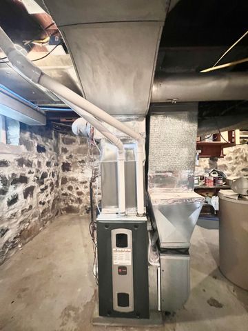 135 Budlong Street, Hillsdale, MI 49242