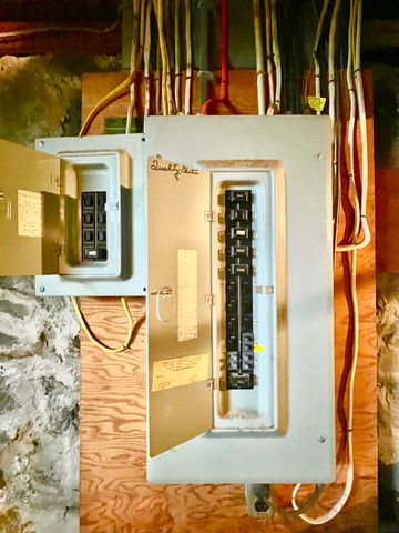 135 Budlong Street, Hillsdale, MI 49242