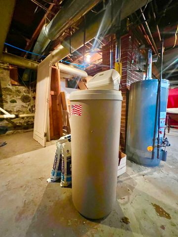 135 Budlong Street, Hillsdale, MI 49242