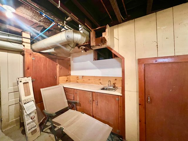 135 Budlong Street, Hillsdale, MI 49242