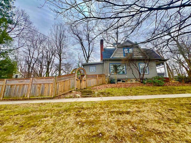 135 Budlong Street, Hillsdale, MI 49242