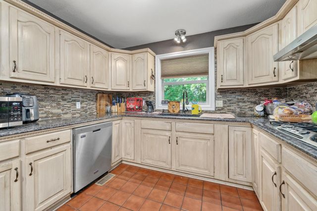 13911 E Bayley Cir, Wichita, KS 67230