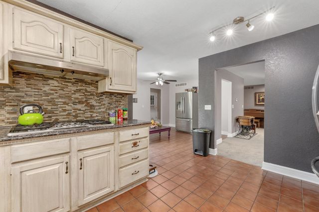 13911 E Bayley Cir, Wichita, KS 67230