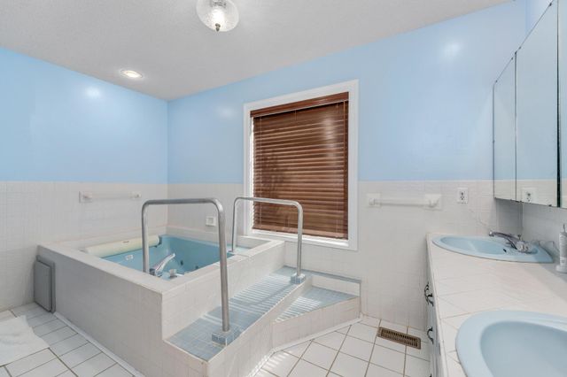 13911 E Bayley Cir, Wichita, KS 67230