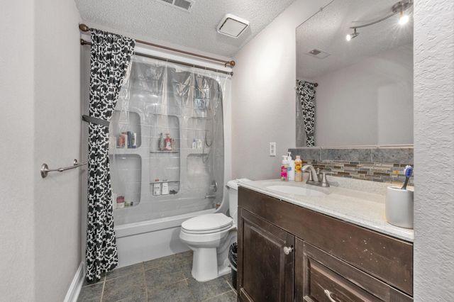 13911 E Bayley Cir, Wichita, KS 67230