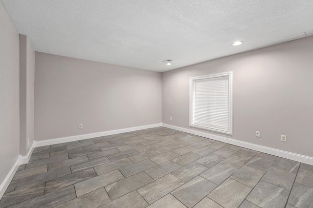 13911 E Bayley Cir, Wichita, KS 67230