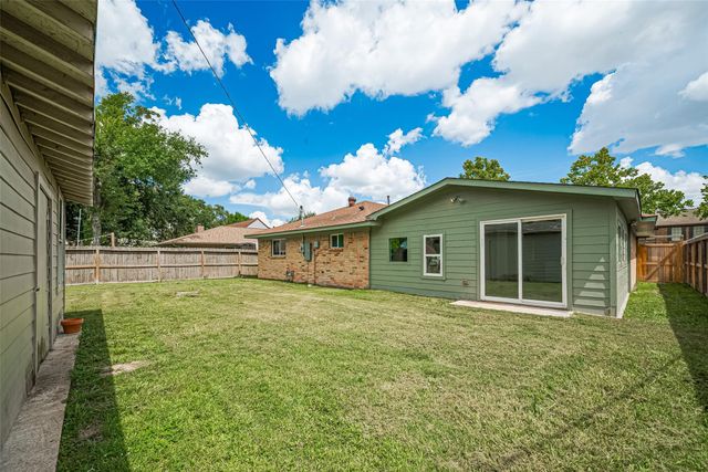 10659 Hazelhurst Drive, Houston, TX 77043