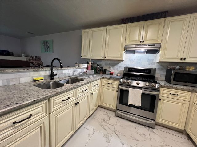 11738 Greensbrook Garden Drive, Houston, TX 77044