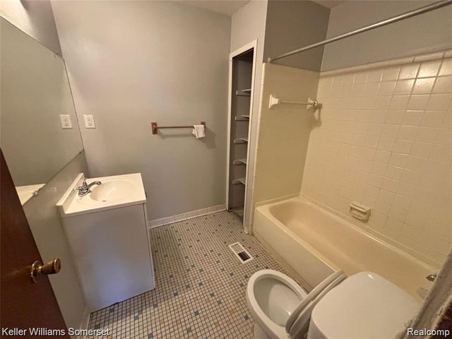 4066 Agnes Avenue, Lincoln Park, MI 48146