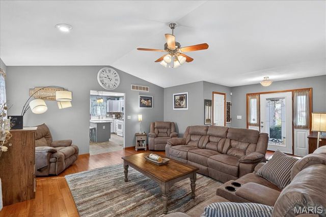 312 Silverthorne Drive, Freeburg, IL 62243