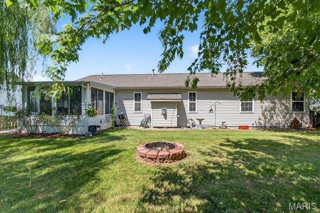 312 Silverthorne Drive, Freeburg, IL 62243
