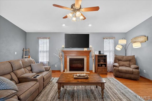 312 Silverthorne Drive, Freeburg, IL 62243