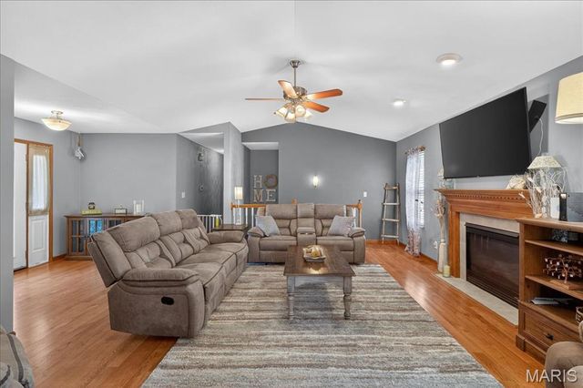 312 Silverthorne Drive, Freeburg, IL 62243