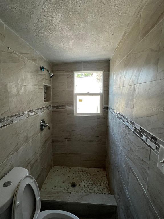 Image 18 of property listing at 1307 W KALEY AVENUE, Orlando, FL 32805