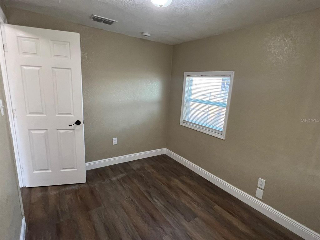 Image 4 of property listing at 1307 W KALEY AVENUE, Orlando, FL 32805