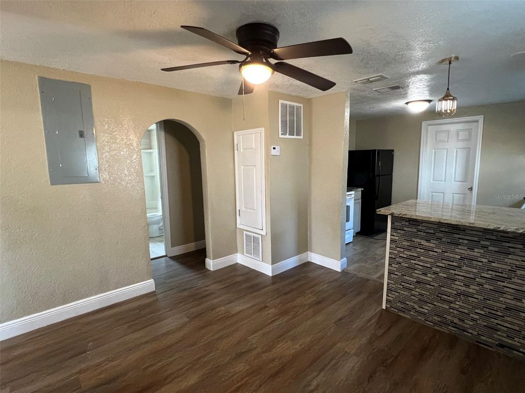 Image 6 of property listing at 1307 W KALEY AVENUE, Orlando, FL 32805