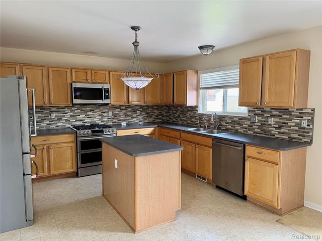 35472 Grant Street, New Baltimore, MI 48047