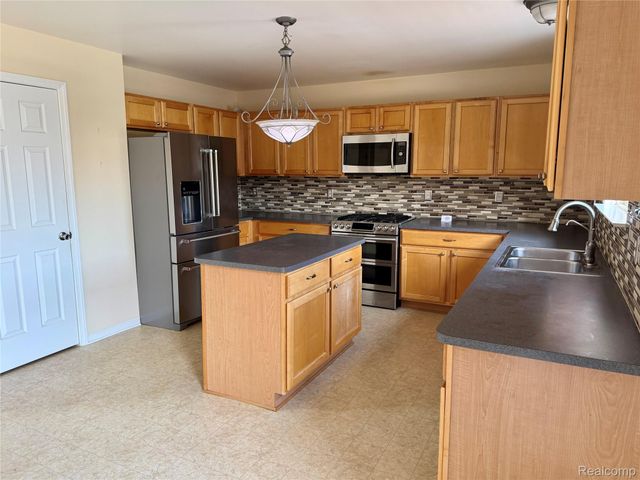 35472 Grant Street, New Baltimore, MI 48047