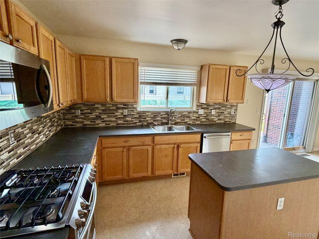 35472 Grant Street, New Baltimore, MI 48047