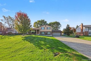 272 Morgan Hill Drive, Lake Orion, MI 48360