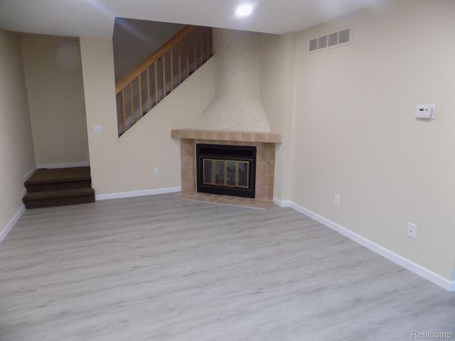 40043 CROSSWINDS, Novi, MI 48375