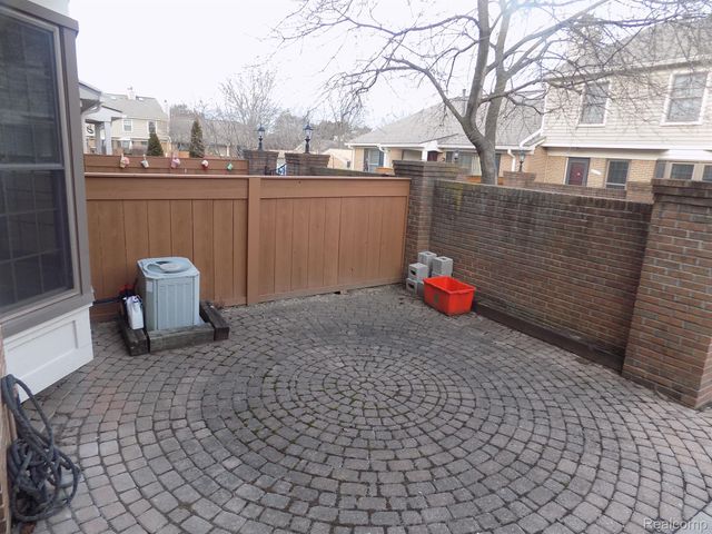 40043 CROSSWINDS, Novi, MI 48375