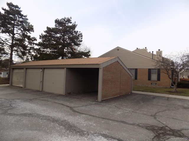 40043 CROSSWINDS, Novi, MI 48375