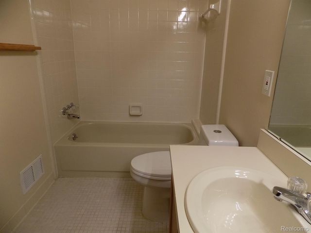 40043 CROSSWINDS, Novi, MI 48375