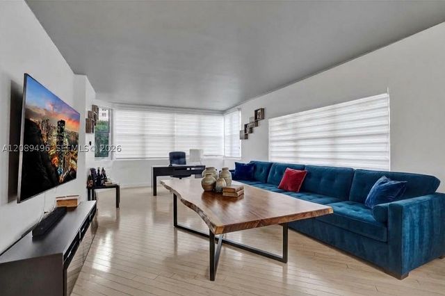 1950 S Ocean Dr LE, Hallandale Beach, FL 33009