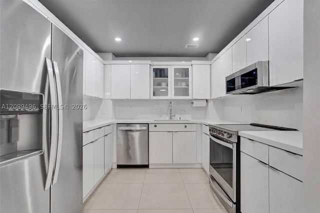 1950 S Ocean Dr LE, Hallandale Beach, FL 33009