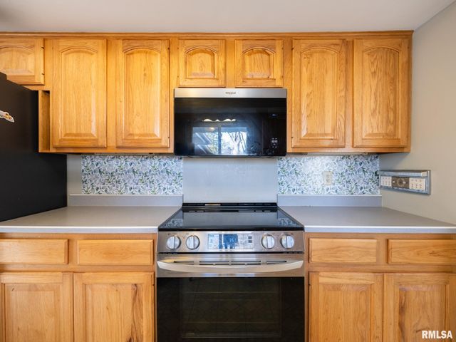 2523 N ROCKWOOD Drive, Peoria, IL 61604