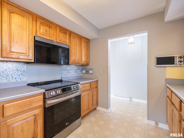 2523 N ROCKWOOD Drive, Peoria, IL 61604