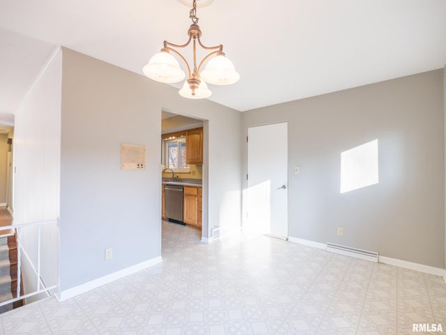 2523 N ROCKWOOD Drive, Peoria, IL 61604