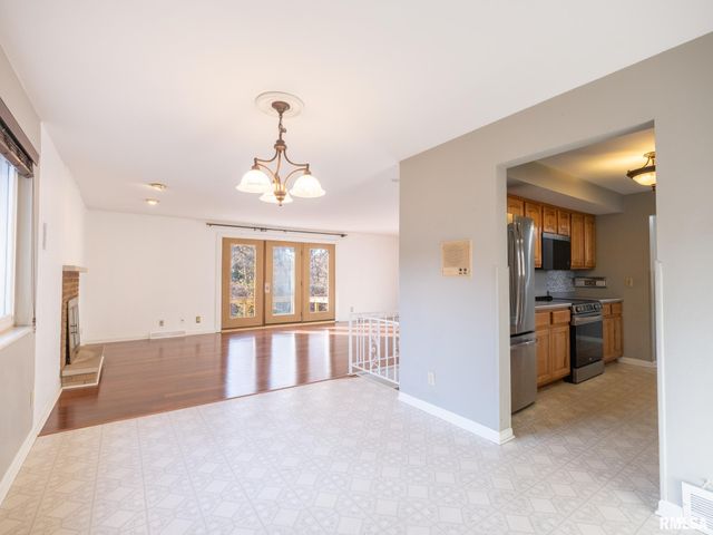 2523 N ROCKWOOD Drive, Peoria, IL 61604