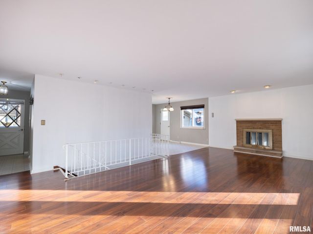 2523 N ROCKWOOD Drive, Peoria, IL 61604