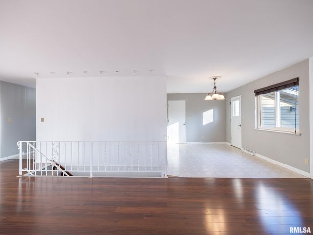 2523 N ROCKWOOD Drive, Peoria, IL 61604