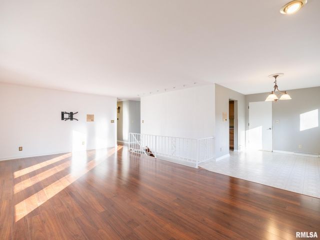 2523 N ROCKWOOD Drive, Peoria, IL 61604