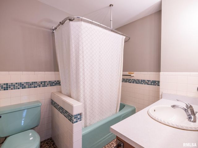 2523 N ROCKWOOD Drive, Peoria, IL 61604