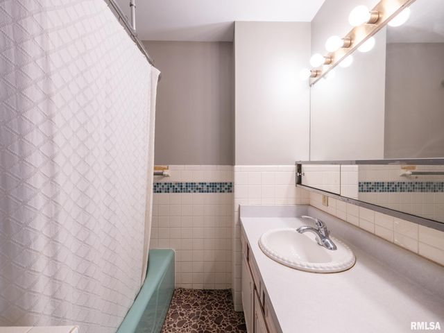 2523 N ROCKWOOD Drive, Peoria, IL 61604