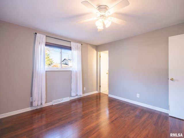 2523 N ROCKWOOD Drive, Peoria, IL 61604