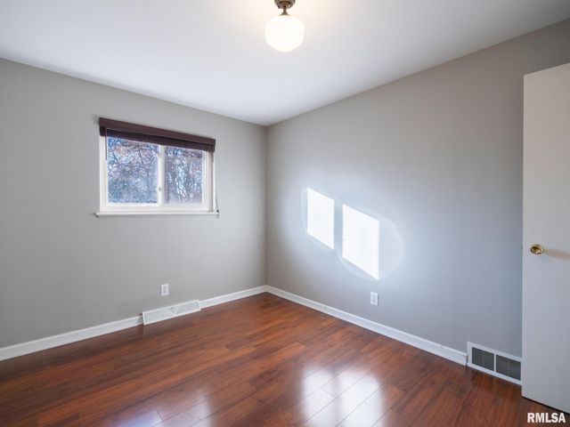 2523 N ROCKWOOD Drive, Peoria, IL 61604